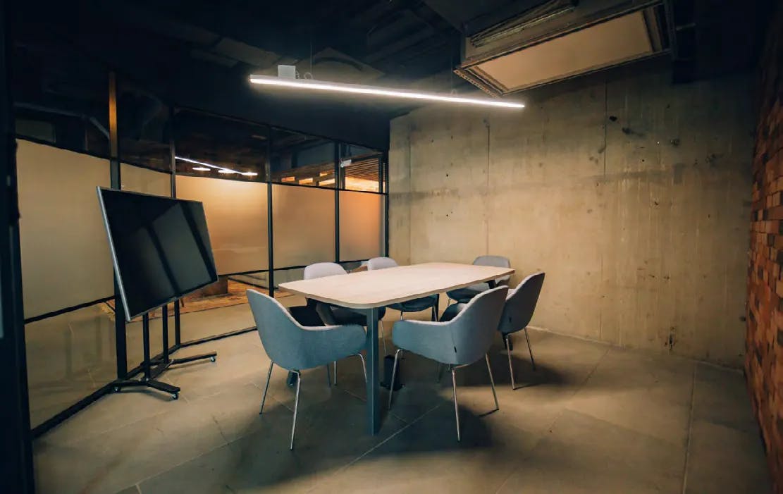 Ambiente de oficina con mobiliario de la línea Kippen